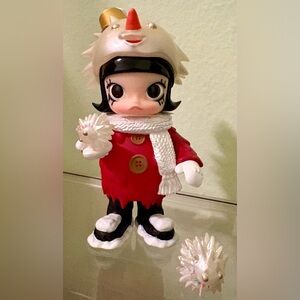 Discontinued Erosion Molly series featuring “Snowy Molly.”